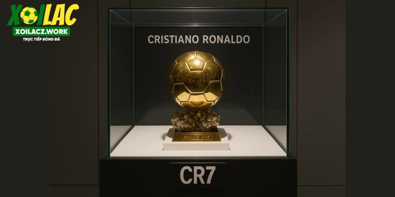 Gian trưng bày Quả bóng vàng của CR7 Gian trưng bày Quả bóng vàng của CR7